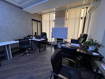 риэлторская компания: Продажа офисов 92 м², С ремонтом, Бизнес центр, 4 этаж — 2