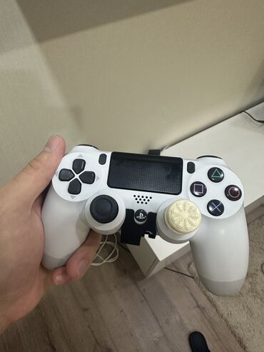 Геймпады (Джойстики): Продаю dualshock 4 в комплекте есть шнур, дополнительный стик