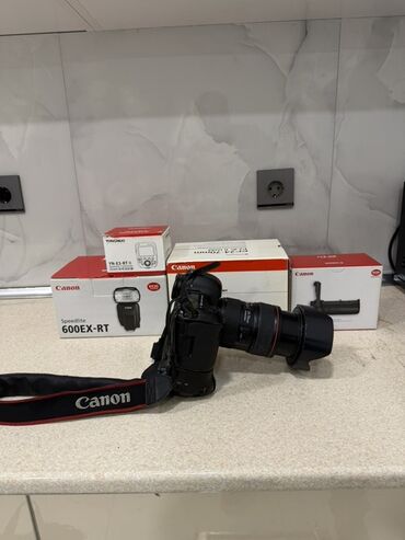 Fotokameralar: Canon DSLR fotoqrafiya dəsti Tərkib: - Canon peşəkar DSLR fotoaparat — 11