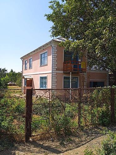 гараж продаю: Продается двухэтажный дом с гаражом 21 кв м. Подъезд к дому — — 10