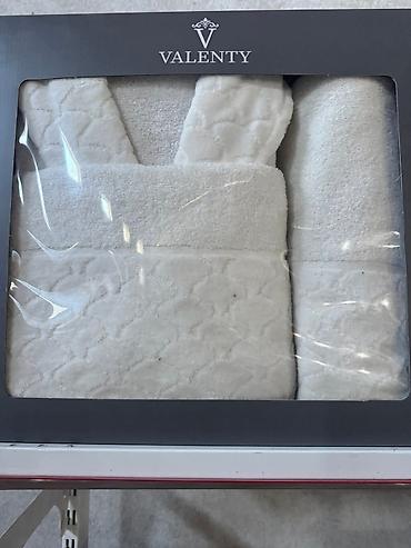 biserka: Bademantil + 1 peskir 50x90 + 1 peskir 140x70
3500 din — 6