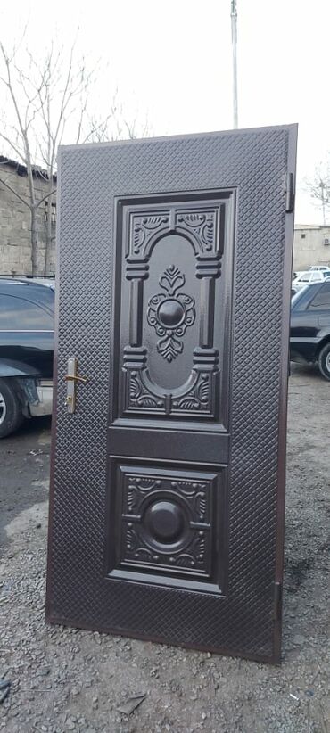 Giriş qapıları: Yeni Giriş qapısı Ödənişli çatdırılma — 3