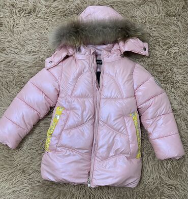 детская зимняя одежда: Продается зимняя куртка. Отличного качества