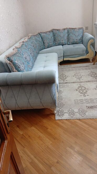 Uşaq və gənc otağı üçün dəstlər: MKunc divan satılır. Ela veziyyetde tezekimidir. Qiymet 600 azn.Unvan