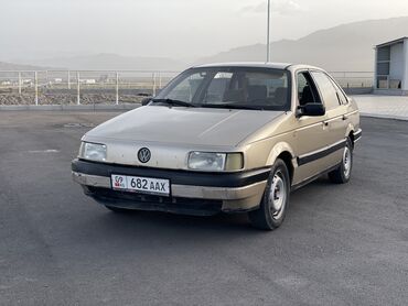 Volkswagen: Volkswagen Passat: 1989 г., 1.8 л, Механика, Бензин, Седан
