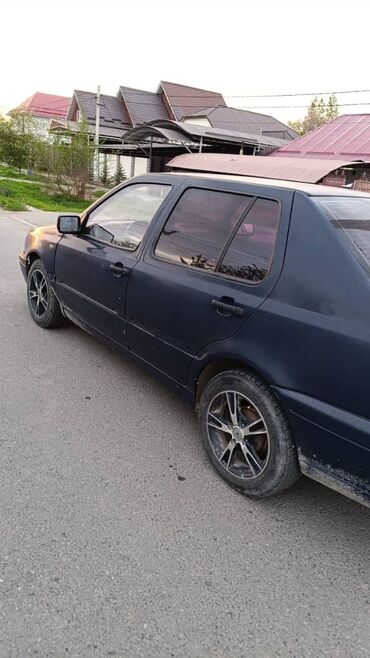 Volkswagen: Volkswagen Vento: 1998 г., 1.8 л, Механика, Бензин, Седан
