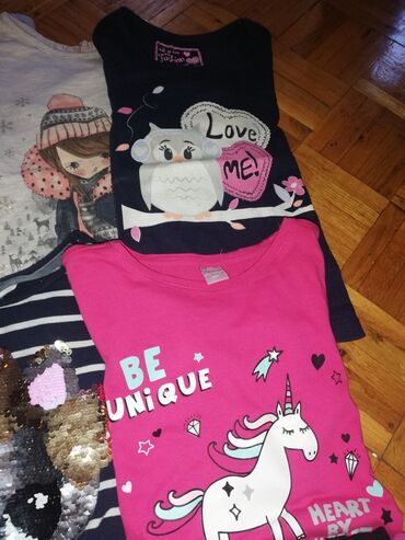 Kompleti: Bluzice vel prvi i drugi red110, treci 110-116 i dve 122-128, H&M — 3