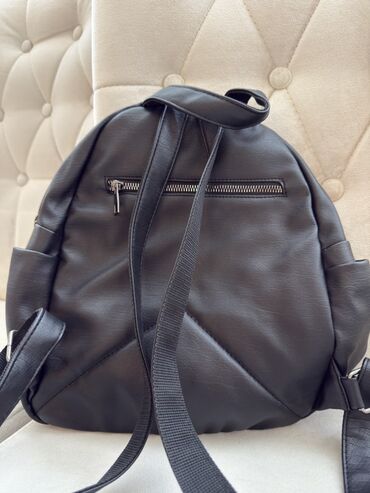 Çantalar: Qara dəri effektli günlük çanta/rüqsak - Material: yumşaq dəriyə — 3