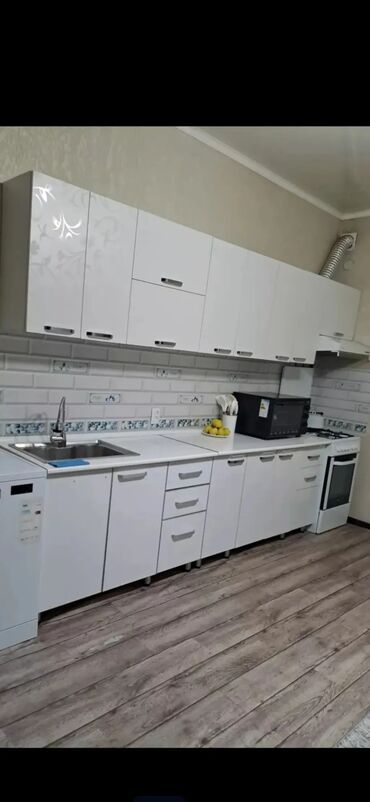 Долгосрочная аренда домов: 50 м², 3 комнаты, Парковка, Сарай