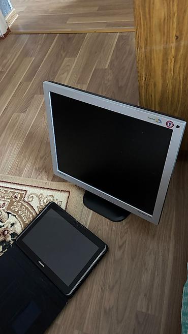 Monitorlar: Her biri ayri ayriliqda satilir,her ikisi samsungdu,20manat her biri — 1