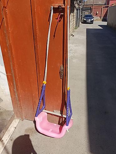 beşik oyuncağı: Uşaq yelləncəyi - Rəng: çəhrayı oturacaq, bənövşəyi tutacaqlar - — 1
