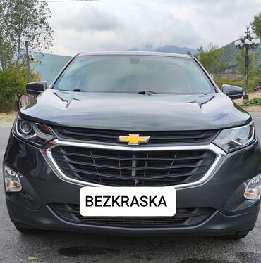 Avtomobil alışı: Ön hissədən görünən tünd boz rəngli Chevrolet Equinox SUV. Bu model
