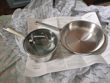 эмалированная посуда россия: Осталось 2 предметов ковш и сковорода продам срочно за 5000 новые