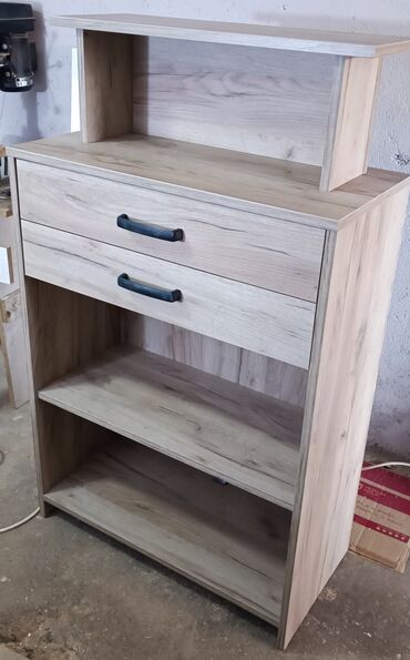Komode: ﻿﻿﻿Dimenzije 125x75x37 cm. Moze u drugim bojama i velicinama. U beloj — 10