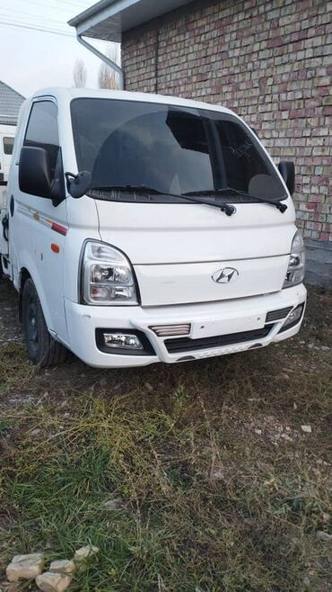 шины на хово бу: Жеңил жүк ташуучу унаа, Hyundai, Стандарт, 1ге чейин т