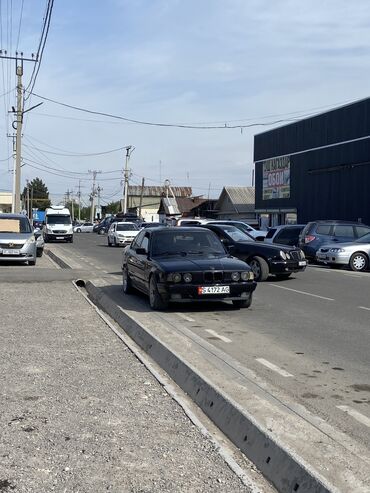 BMW: BMW 525: 1992 г., 2.5 л, Механика, Бензин, Седан