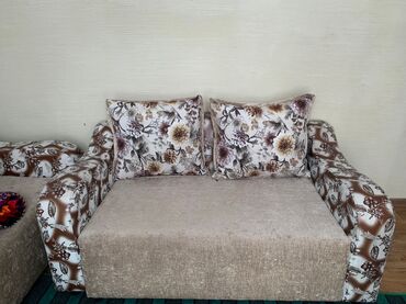 декоративные наволочки для диванных подушек: Диван-кровать, Б/у