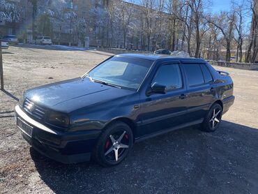 Volkswagen: Volkswagen Vento: 1994 г., 1.8 л, Механика, Бензин