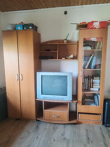 nocne komode: Dve dnevne sekcije (TV komode sa ormarom i policama) Model 1 – svetli — 1