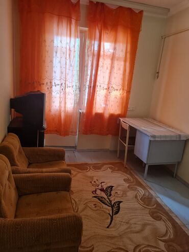 Uzunmüddətli kirayə mənzillər: Merdekanda pasolkada 3 otaqli bina evi uzunmuddetli kiraye verilir. 5 — 14