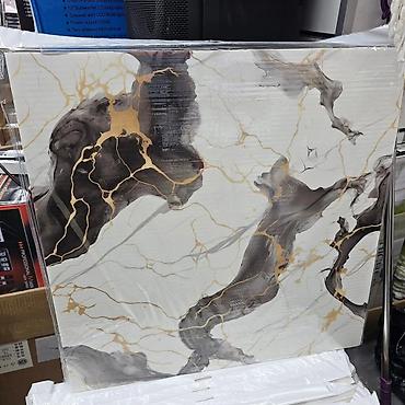 Ostalo: Dekorativni zidni paneli – 10 komada (60x60 cm) Paneli imaju moderan — 4