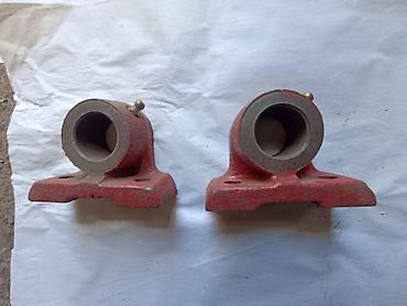 Tools & Equipment: Dva mala kućišta sa slike,rupa za osovinu fi 26 mm, stopice 36 mm x 80 — 1