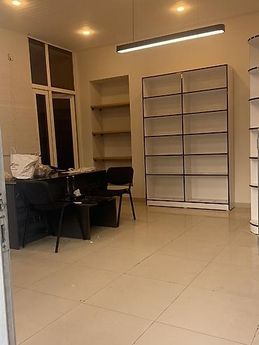 Оборудование для магазинов: Mağaza/ofa üçün modul rəf sistemi - Dizayn: ağ panellər və qara — 5