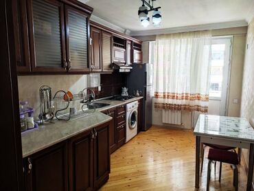 Uzunmüddətli kirayə mənzillər: Nərimanov metrosunun yaxınlığında Akkorda yerləşən ümumi sahəsi 130 — 3