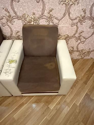 ofis kresloları: 2 parça yumşaq mebel dəsti: 1 üçnəfərlik divan + 2 tək oturacaq - — 2