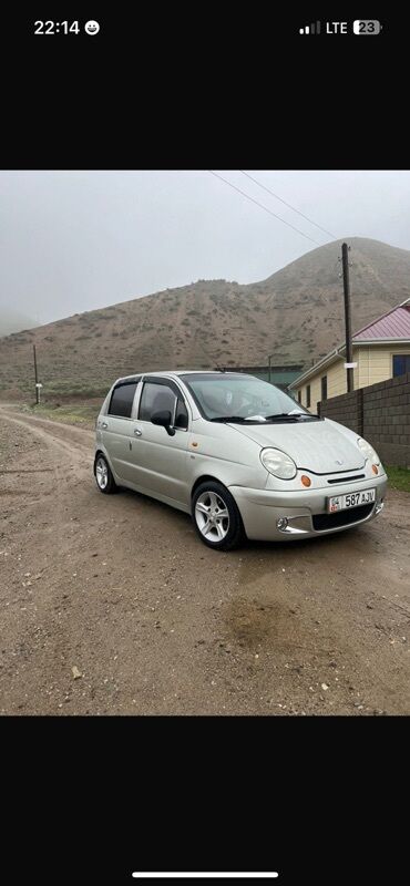 мини электромобиль: Компактный хэтчбек Daewoo Matiz серебристого цвета, идеально