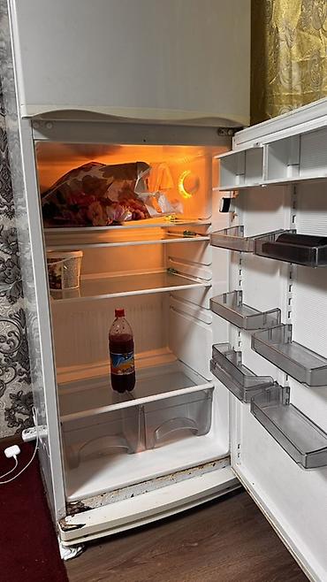 mini refrigerator: Холодильник Atlant, Б/у, Двухкамерный — 4