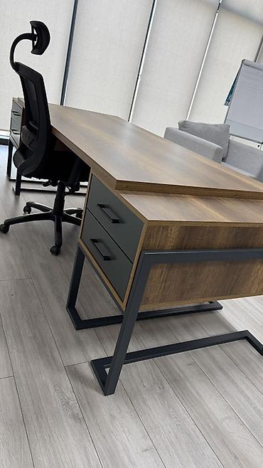 Ofis mebeli: Mebel dəsti – ofis üçün modern “loft” üslubu Tərkib: - Geniş direktor — 5