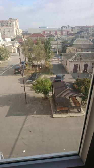 Köhnə tikili: EV SATILIR Xırdalanda texnikom tərəfdədi 2,3,9 saylı məkdəbə yaxın — 12