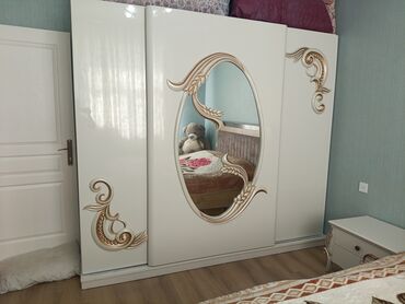 yumru transformer çarpayı: Kupe, 3 qapılı Düz dolab, Qarderob, paltar dolabı