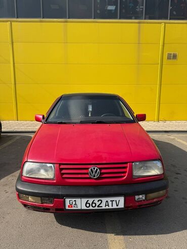 neta авто: Volkswagen Vento: 1995 г., Механика, Бензин, Седан