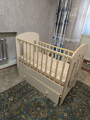 Детская кроватка с ящиком для хранения ( матрас + бортики в подарок )