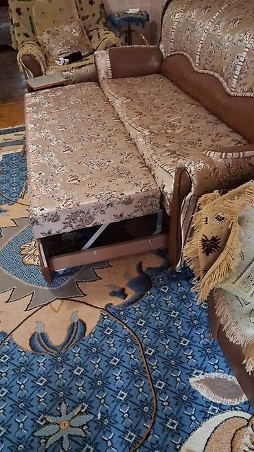 liliya gulu: Divan və kresloların üzərində daim örtük olub. Dinan açılandır. Yataq — 3