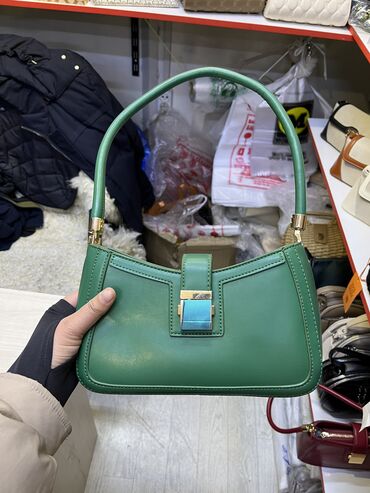 Классические сумки: Все по 700 — 9