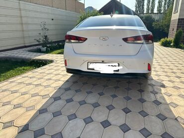 диски на хендай палисад: Белый седан Hyundai Sonata с элегантным дизайном, оснащенный