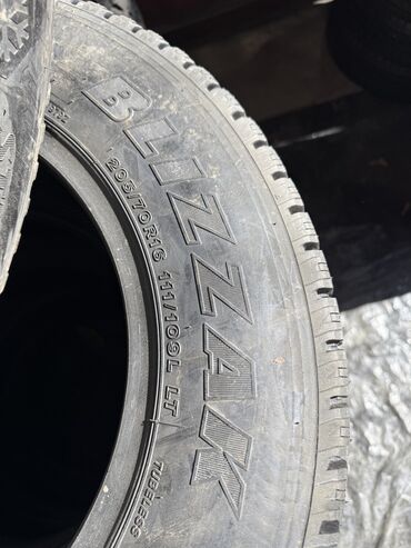 Шины: Шины 205 / 70 / R 16, Зима, Б/у, Комплект, Грузовики/Автобусы, Япония, Bridgestone — 6