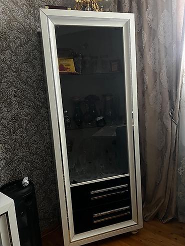 metbext desti: Ağ-qara rəngdə müasir qonaq otağı mebel dəsti. Tərkibi: - Geniş — 2