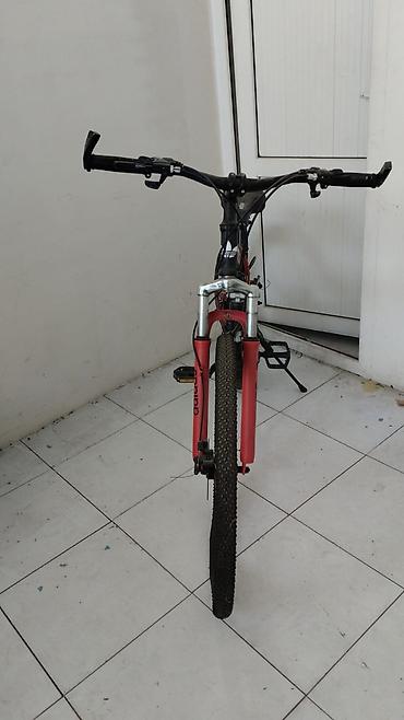адидас: Velosiped – dağ tipli, 26” təkərlər - Rəng: qırmızı/qara, üzərində — 4