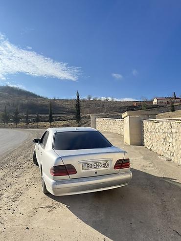 Mercedes-Benz: Mercedes-Benz E 320: 3.2 l | 2000 il Sedan — 11