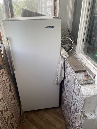 Холодильники, морозильные камеры: Холодильник в рабочем состоянии