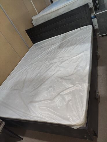 Двуспальные кровати: Новая двуспальная кровать с ящиками с матрасом Размер 1.5*2 — 7