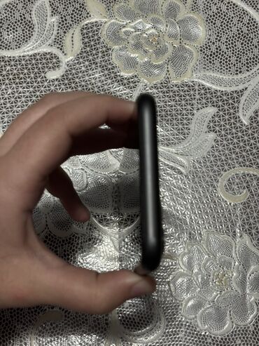 Apple iPhone: IPhone 11, Qara, Face ID — 6