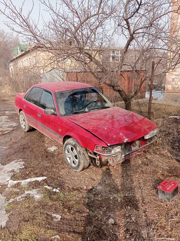 Mazda: Mazda 626: 1990 г., 2 л, Механика, Бензин, Седан