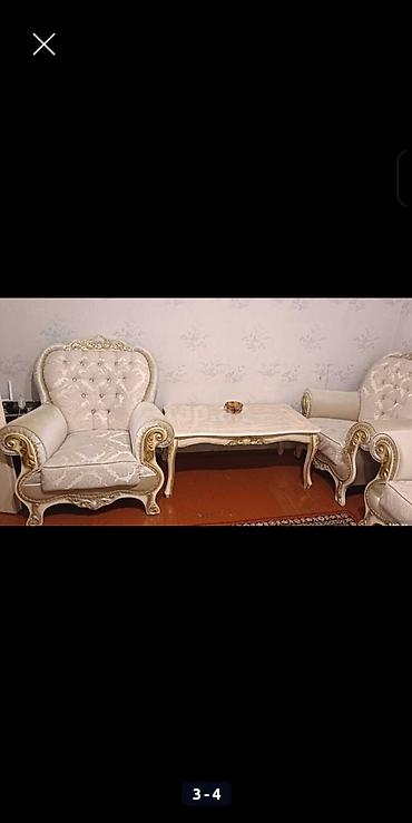 divan yeni: Klassik üslubda qonaq otağı dəsti Tərkib: - 3 nəfərlik divan – krem — 2