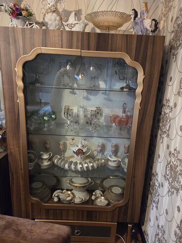 Biznes üçün program təminatı: Şüşəli dolab vitrini, İşlənmiş, Ünvandan götürmə