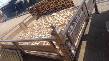 Другие строительные материалы: Металлические ворота с коваными элементами и навесом из поликарбоната — 27